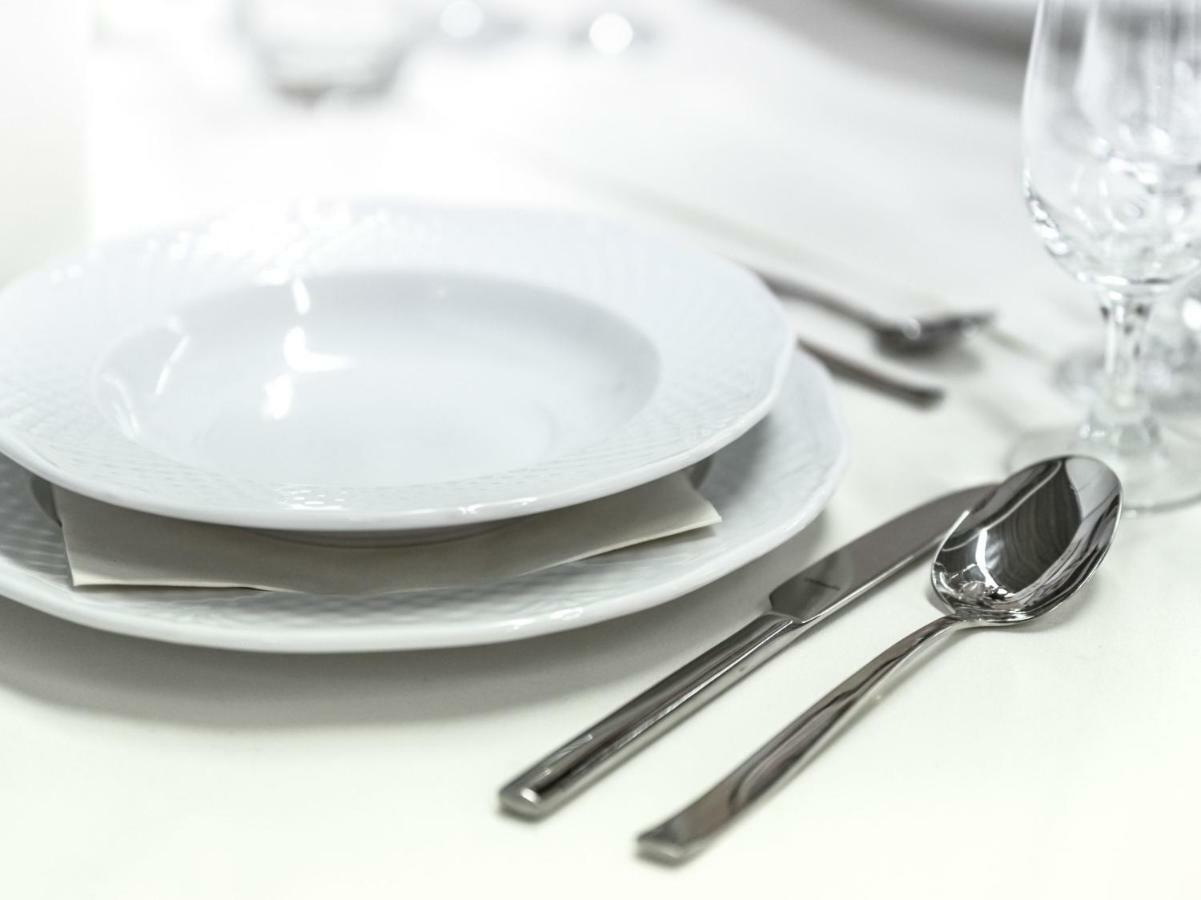 Capital O 60233 Brij Ki Rasoi Deluxe Hotel Lucknow Esterno foto