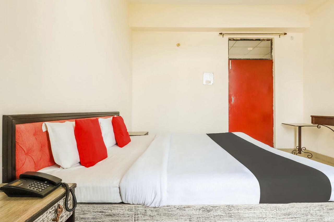Capital O 60233 Brij Ki Rasoi Deluxe Hotel Lucknow Esterno foto