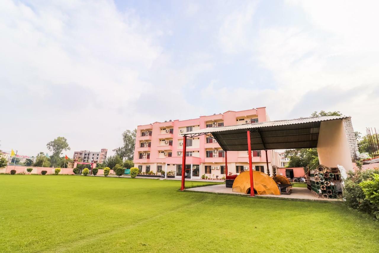 Capital O 60233 Brij Ki Rasoi Deluxe Hotel Lucknow Esterno foto