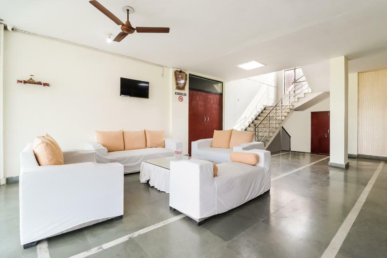 Capital O 60233 Brij Ki Rasoi Deluxe Hotel Lucknow Esterno foto