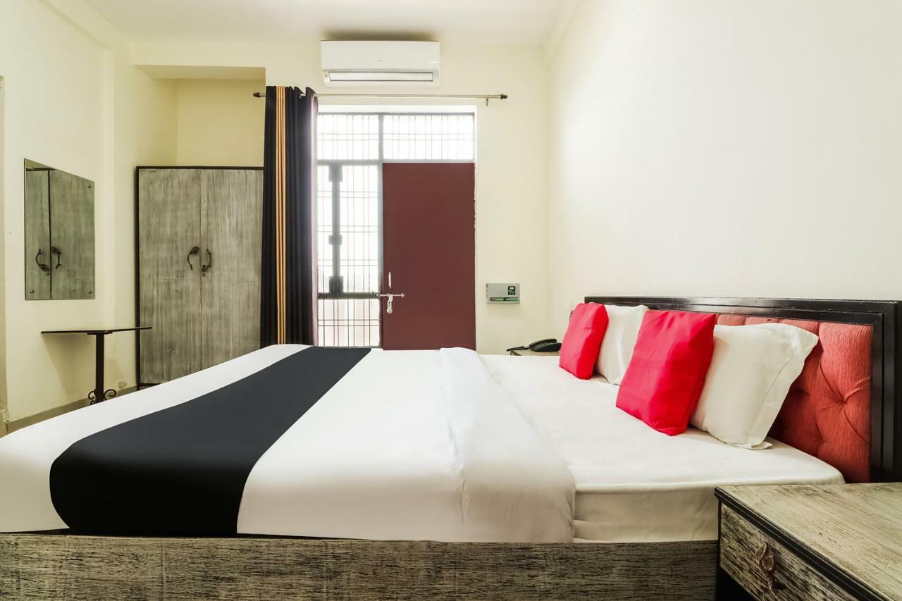 Capital O 60233 Brij Ki Rasoi Deluxe Hotel Lucknow Esterno foto