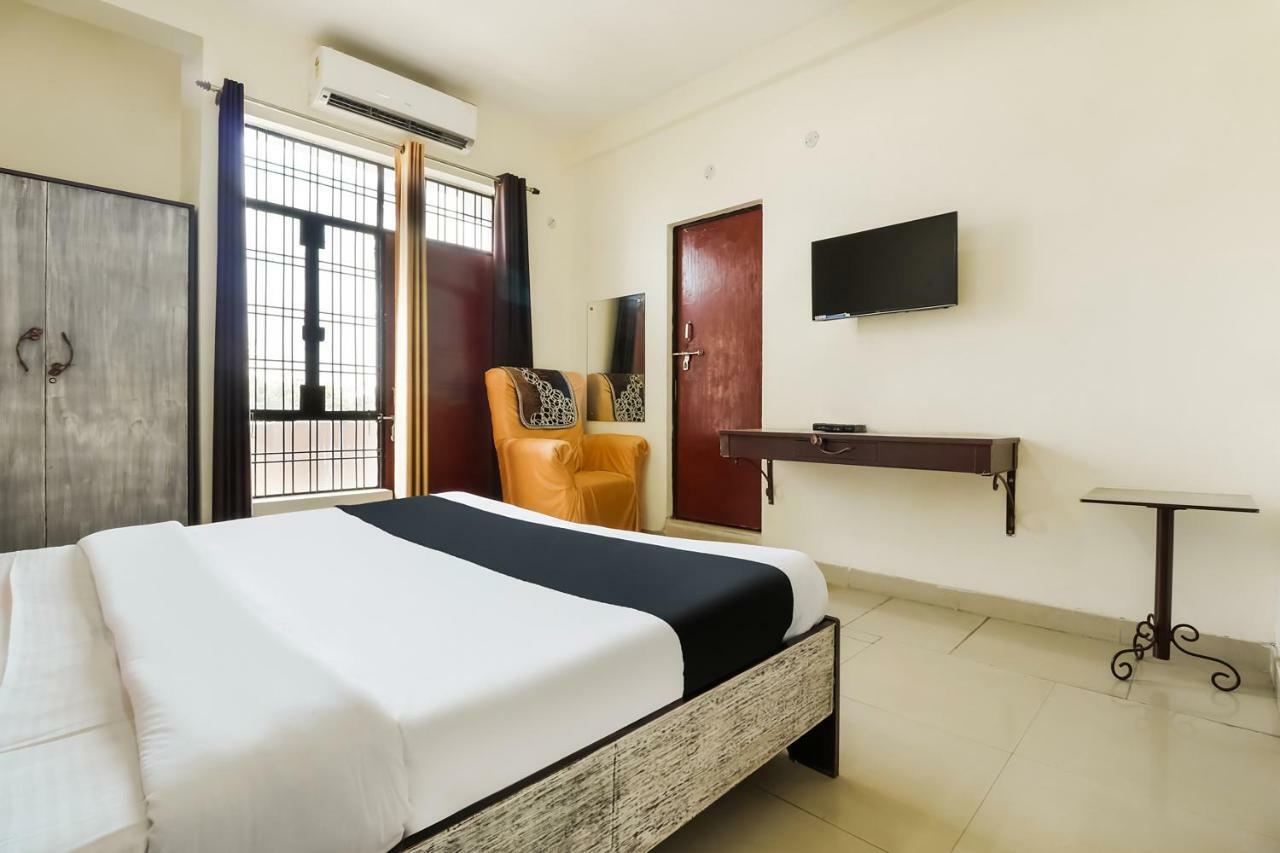 Capital O 60233 Brij Ki Rasoi Deluxe Hotel Lucknow Esterno foto
