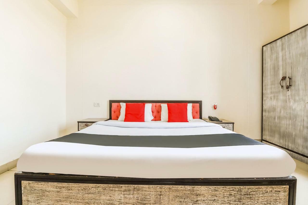 Capital O 60233 Brij Ki Rasoi Deluxe Hotel Lucknow Esterno foto
