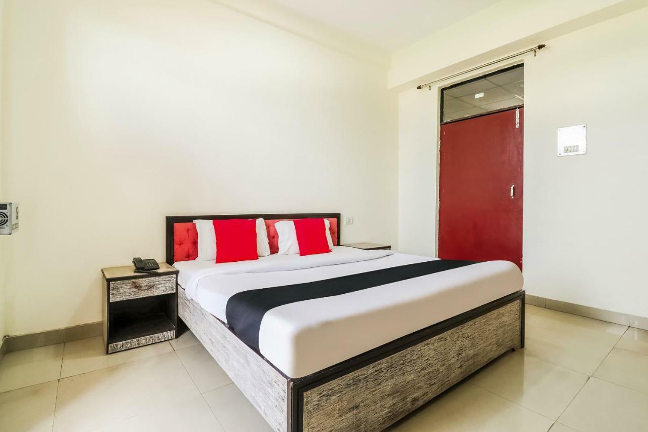 Capital O 60233 Brij Ki Rasoi Deluxe Hotel Lucknow Esterno foto