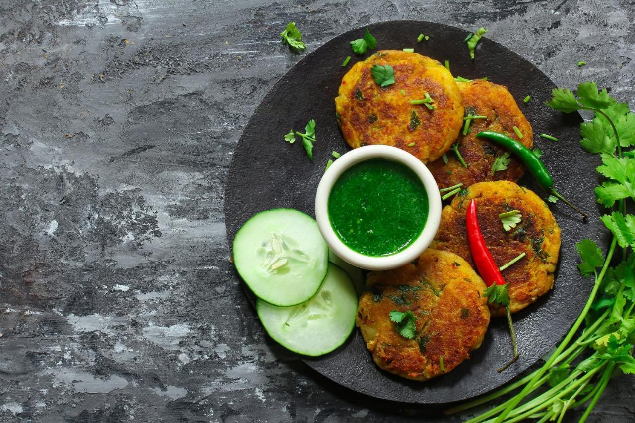 Capital O 60233 Brij Ki Rasoi Deluxe Hotel Lucknow Esterno foto